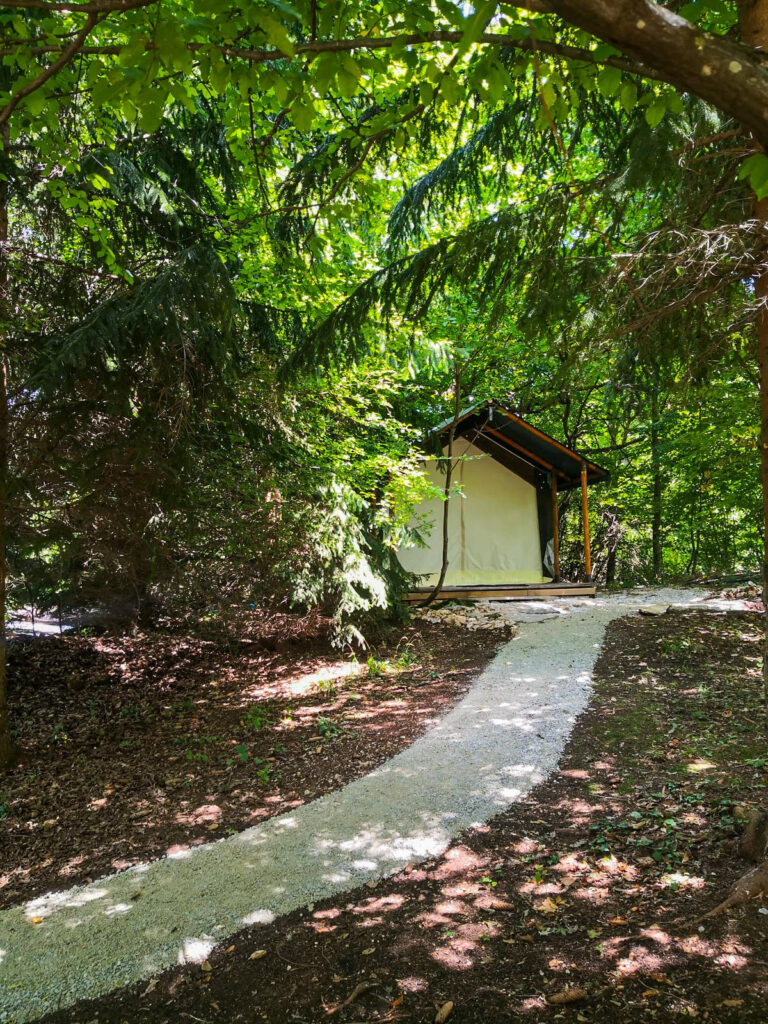 Robinzonski kamp Brdo Zmin - kolibe za odmor